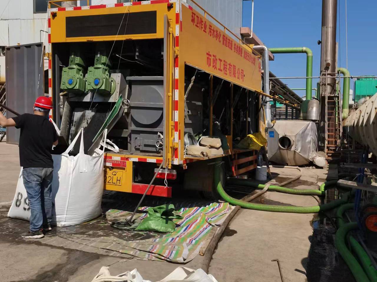 察雅淤泥压干处理