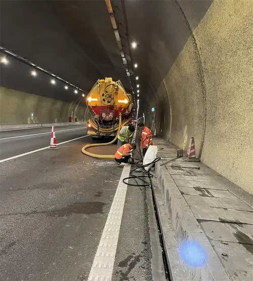 察雅隧道排水渠清淤